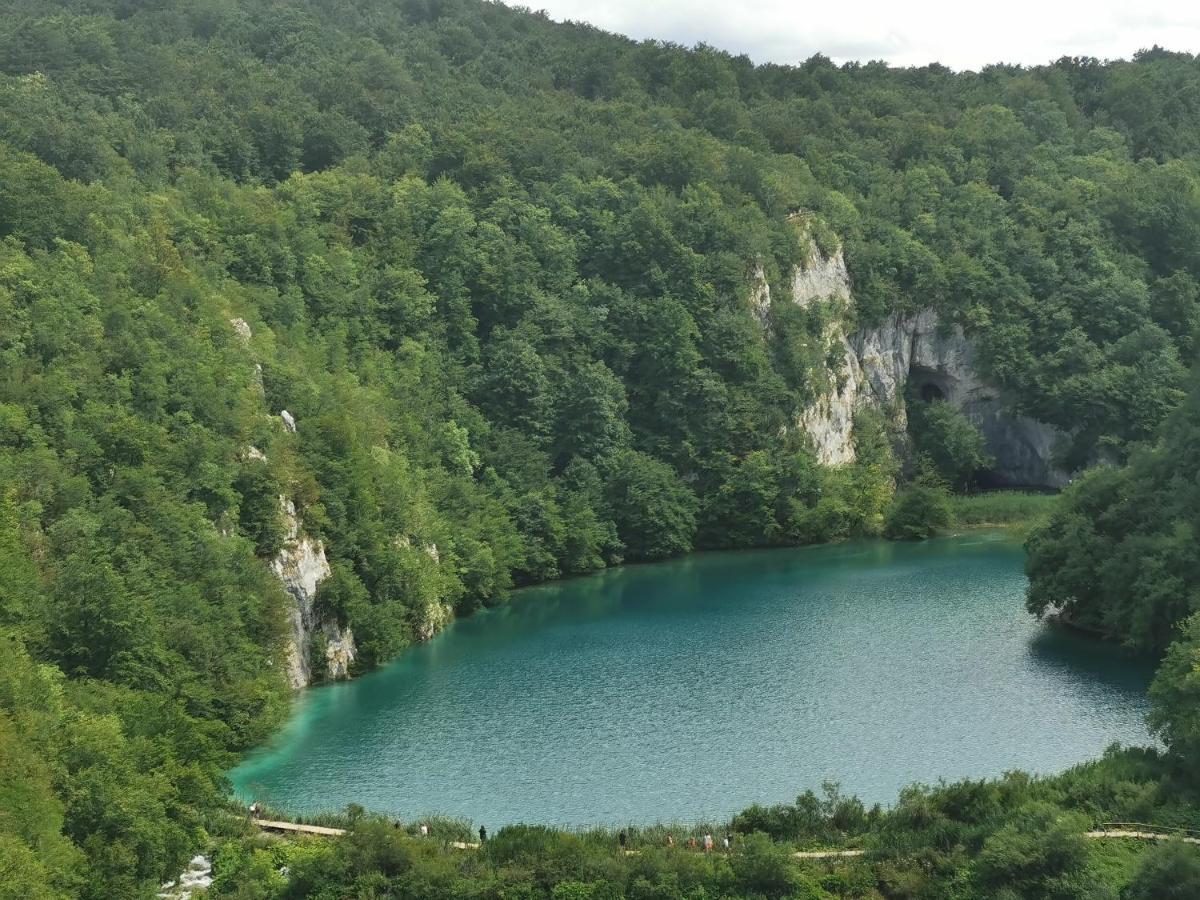 Apartman Nina Licko Petrovo Selo Esterno foto