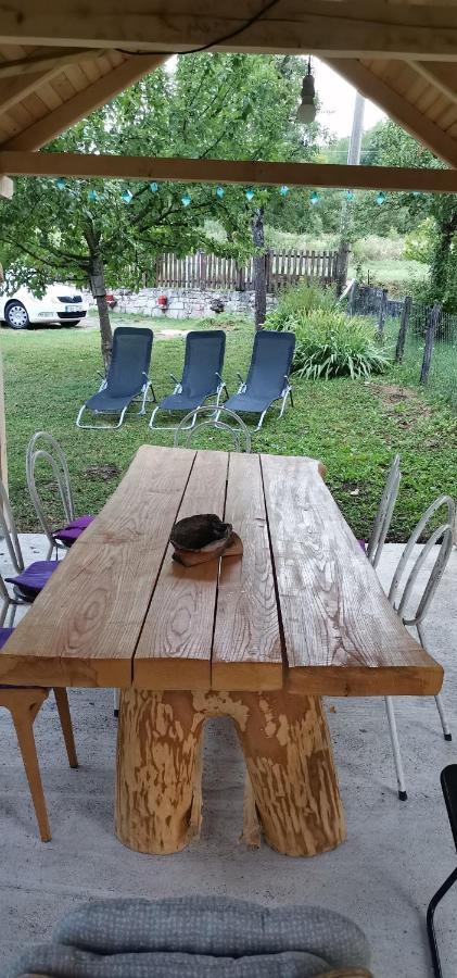 Apartman Nina Licko Petrovo Selo Esterno foto
