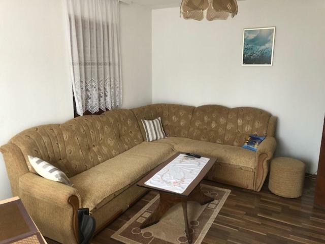 Apartman Nina Licko Petrovo Selo Esterno foto