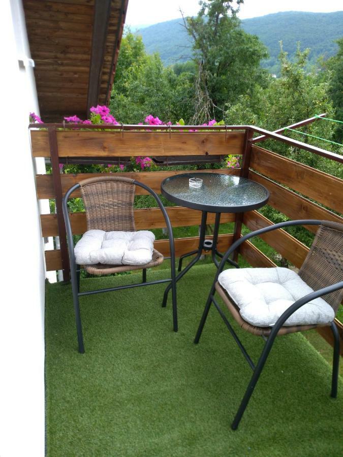 Apartman Nina Licko Petrovo Selo Esterno foto