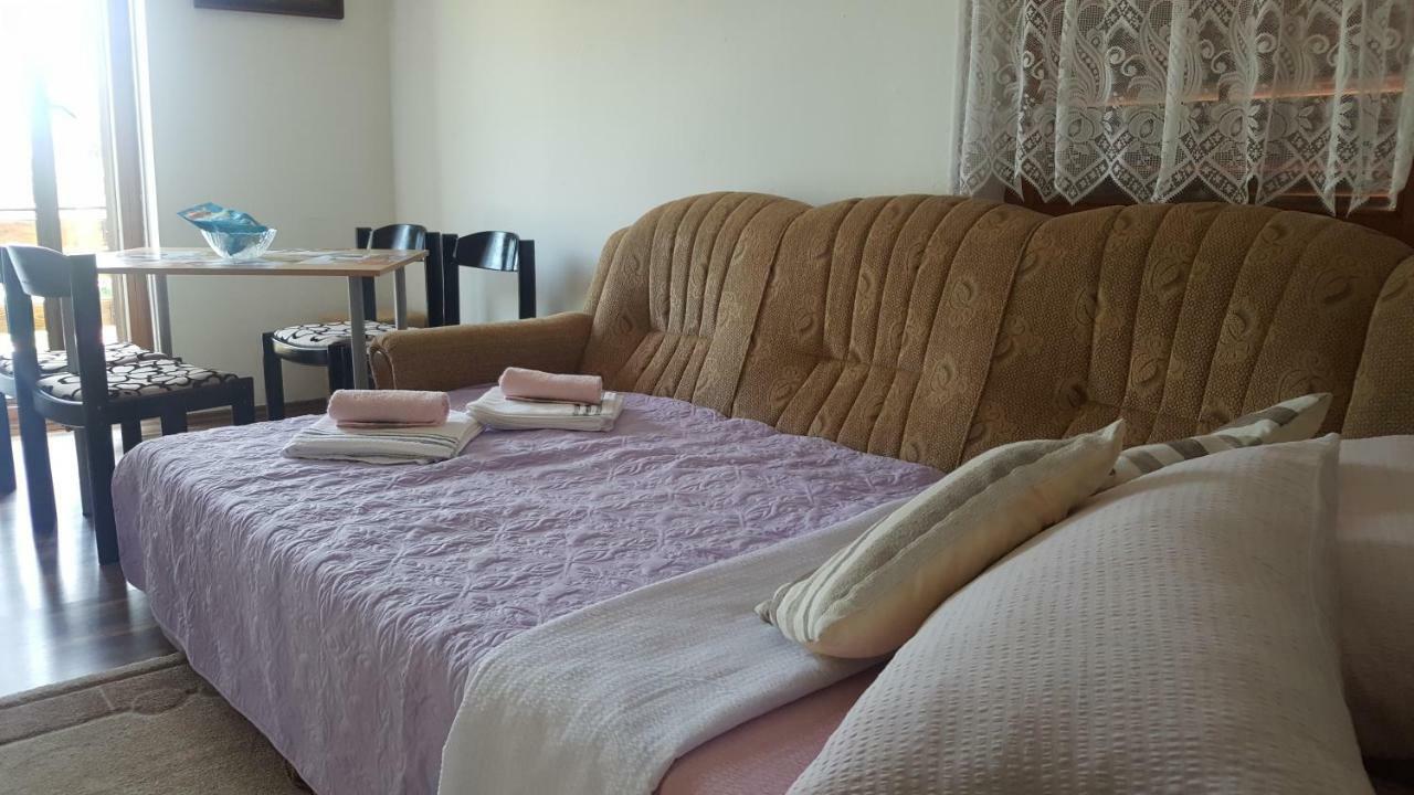 Apartman Nina Licko Petrovo Selo Esterno foto